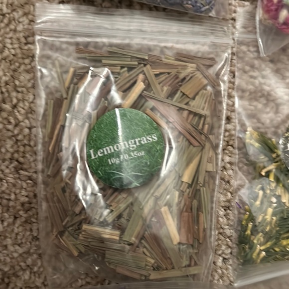 Assorted Dried Flowers Collection - Picture 6 of 16